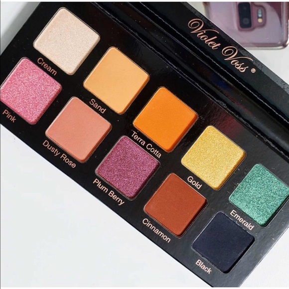 ✨New✨ Violet Voss Essentials Eye Shadow Palette - Picture 1 of 6